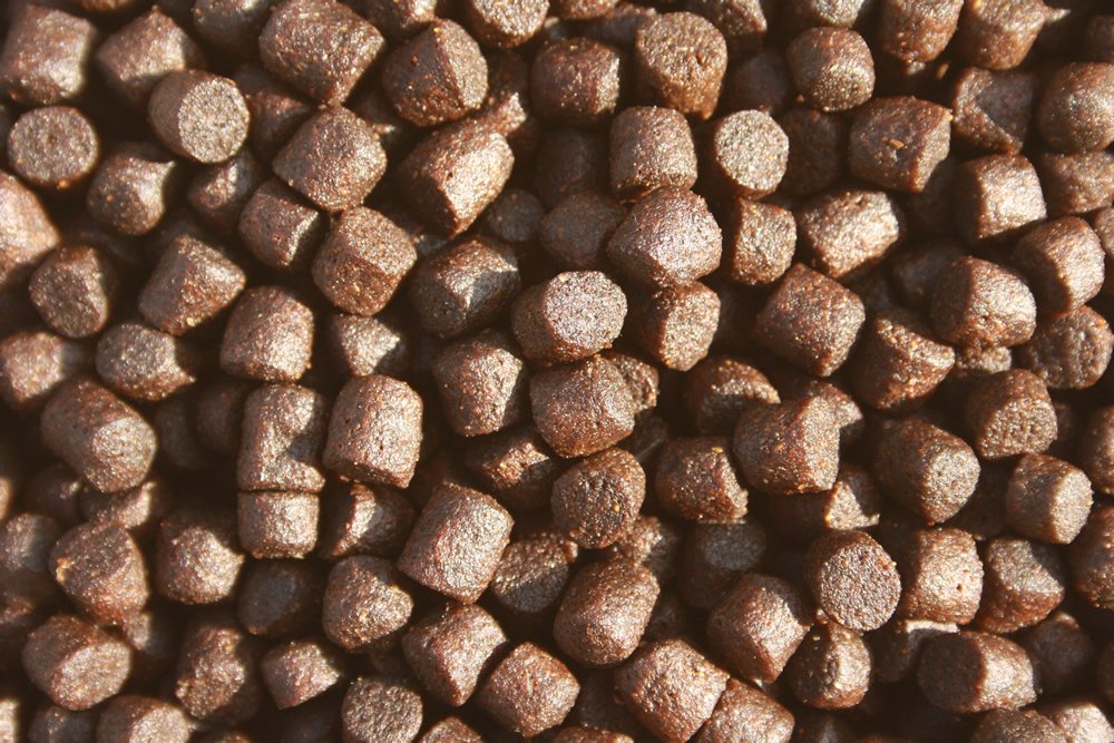 Herbstfutter für Koi, Spirulinafutter,  Schwimmfutter Energiefutter Koi mit Canthaxanthin 2kg 6mm